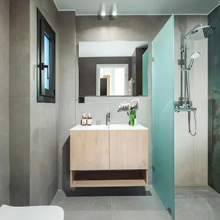 The Meta Stay-rooftop Access Sunny Apartment *
